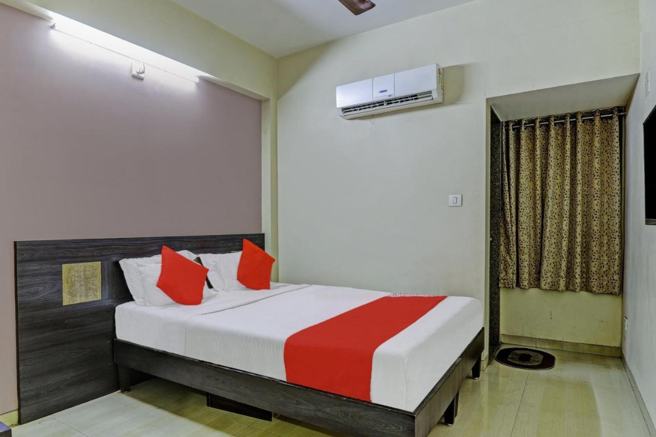 Oyo 82461 Hotel Darshan Banquet And Rooms Surat Dış mekan fotoğraf