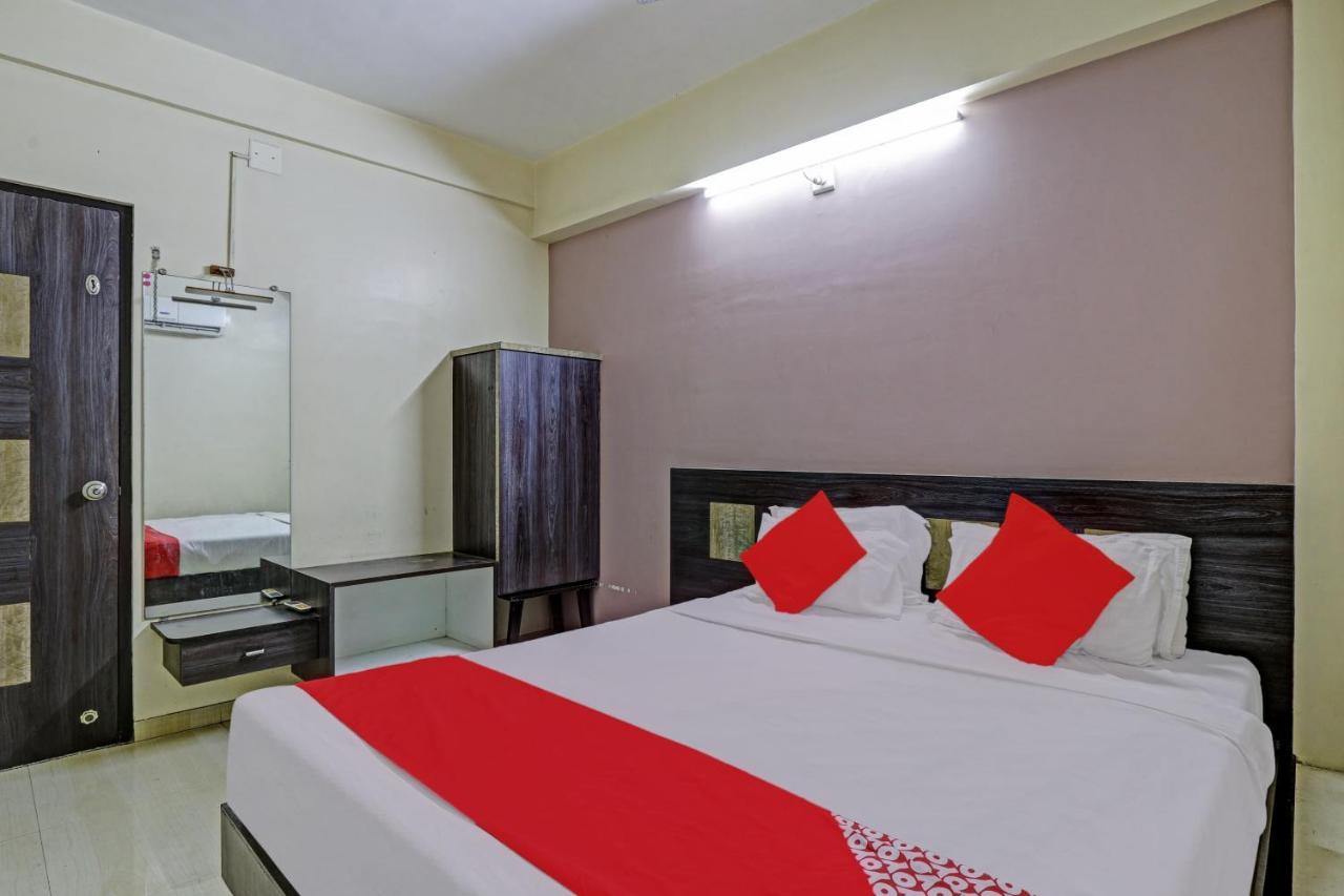 Oyo 82461 Hotel Darshan Banquet And Rooms Surat Dış mekan fotoğraf
